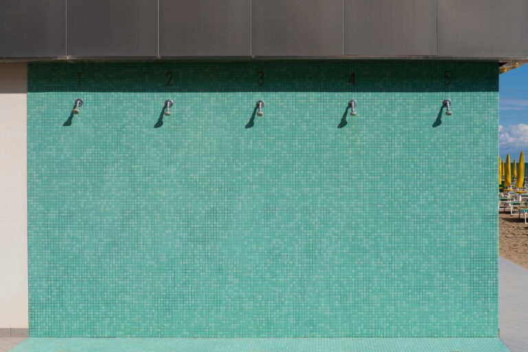 outdoor-showers-at-the-beach-2024-10-11-00-57-33-utc (1)